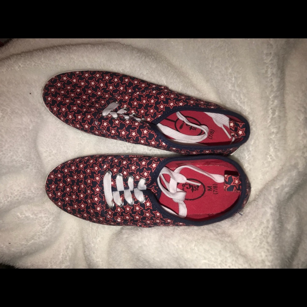 Red Star Shoes Size 7/8